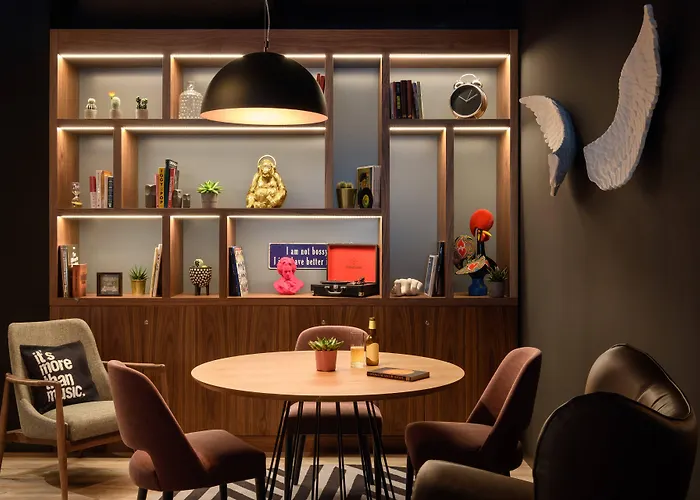 Moxy Oriente Szálloda 3*