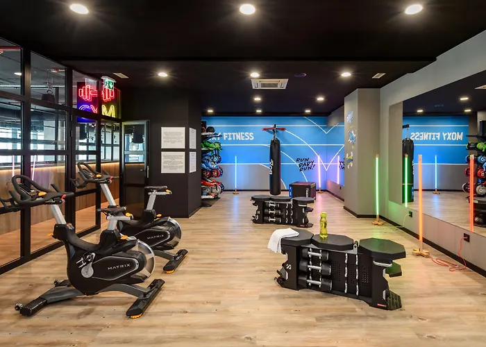 Szálloda Moxy Oriente 3*