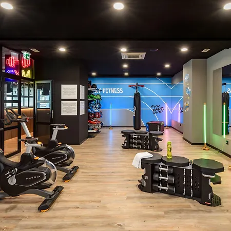 Отель Moxy Oriente 3*