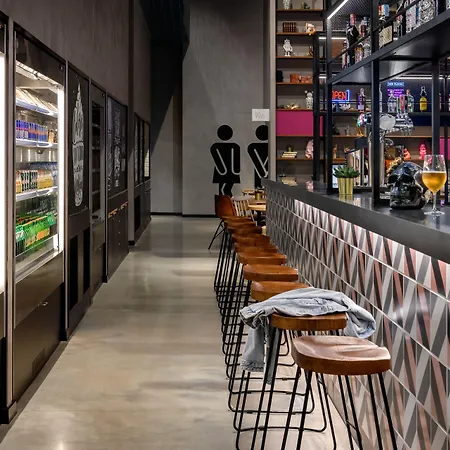 Moxy Oriente Отель Лиссабон