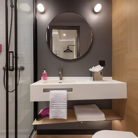 Moxy Oriente Отель