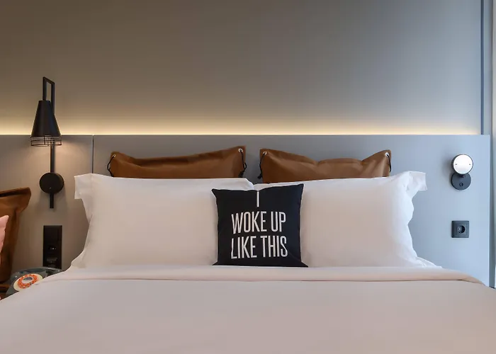 Moxy Oriente Hotel 3*