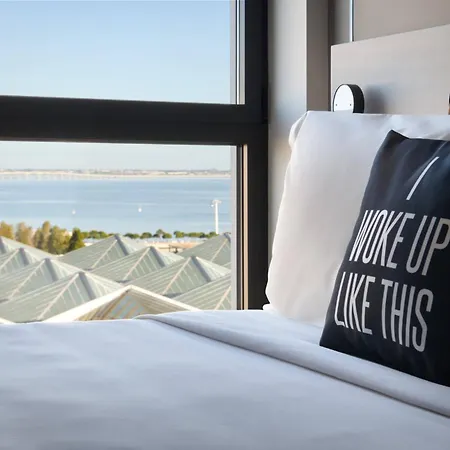 Moxy Oriente 3*
