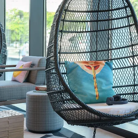 Moxy Oriente מלון