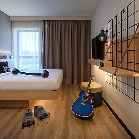 Moxy Oriente 3*