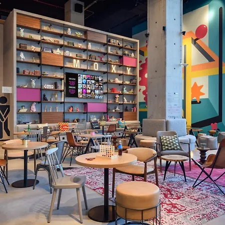 Moxy Oriente Hotel 3*