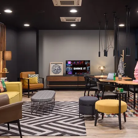 Moxy Oriente Hotel 3*