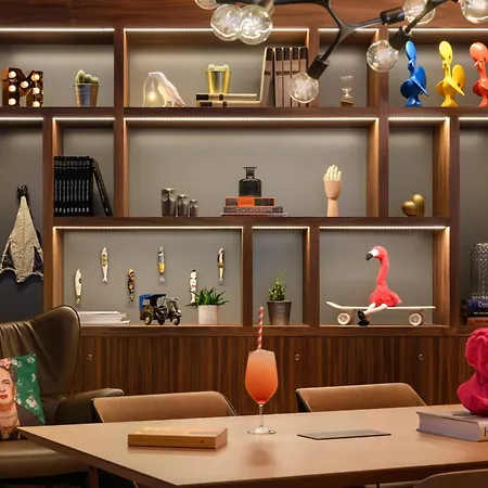 Moxy Oriente Hotel